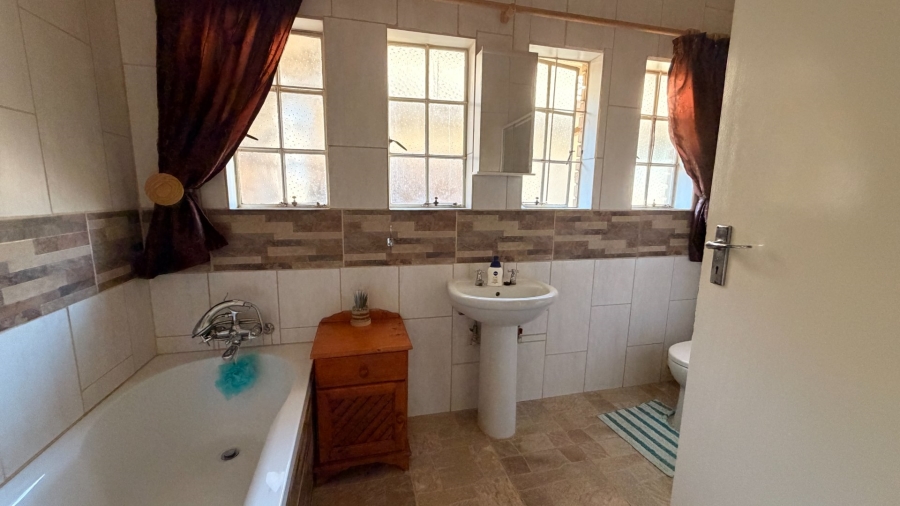 5 Bedroom Property for Sale in Die Bult North West